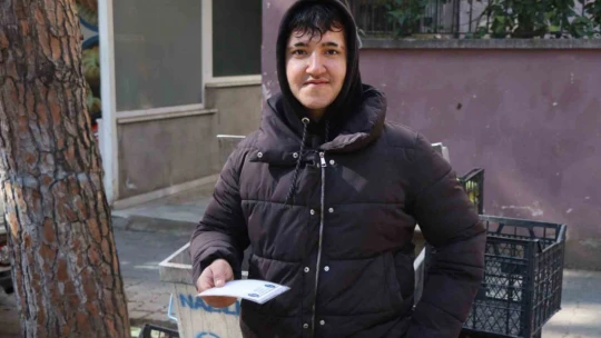 Nazilli Belediyesi Perşembe Pazarı'nda esnafa fiyat etiketi dağıttı
