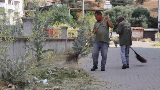 Nazilli Belediyesi Pınarbaşı Mahallesi'nde temizlik çalışması başlattı