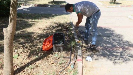 Nazilli Belediyesi su israfına karşı parklardaki damlama sistemlerini yeniliyor