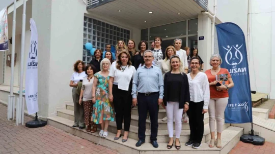 Nazilli Belediyesi yağlı boya resim kursu öğrencileri hünerlerini sergiledi
