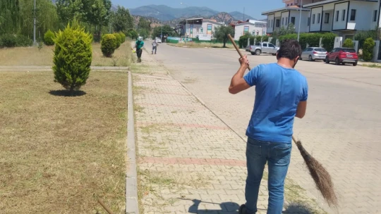 Nazilli Belediyesi, yeşil alanları bakıma aldı