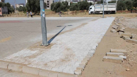 Nazilli Belediyesi Yıldıztepe Mahallesi'ndeki yol çalışmalarını tammalıyor