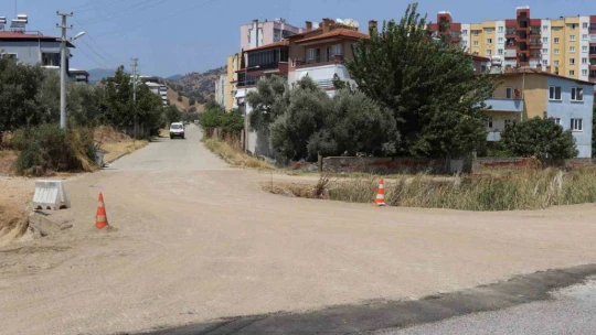 Nazilli Belediyesi Yıldıztepe Mahallesi'ndeki yol çalışmalarını tammalıyor