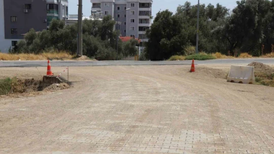 Nazilli Belediyesi Yıldıztepe Mahallesi'ndeki yol çalışmalarını tammalıyor