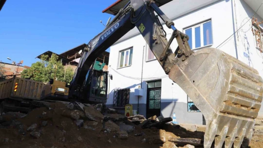 Nazilli Belediyesi yol çalışmalarını sürdürüyor