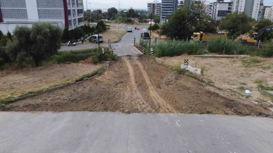 Nazilli Belediyesi yol çalışmalarına devam ediyor