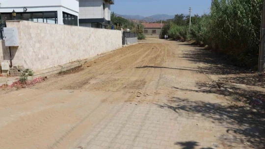 Nazilli Belediyesi, yol yapım çalışmalarına devam ediyor