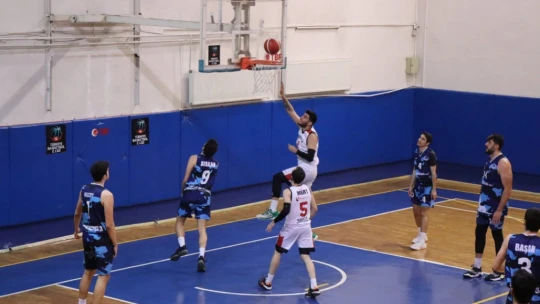 Nazilli Belediyespor Basketbol Takımı grubunu lider tamamladı.