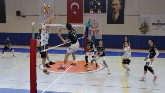 Nazilli Belediyespor Voleybol Takımı ilk galibiyetini aldı