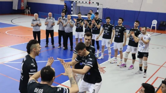Nazilli Belediyespor Voleybol Takımı ilk galibiyetini aldı