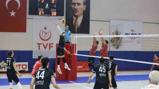 Nazilli Belediyespor Voleybol Takımı set vermedi
