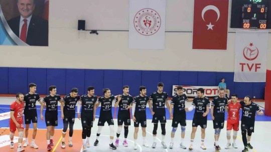 Nazilli Belediyespor Voleybol Takımı set vermedi