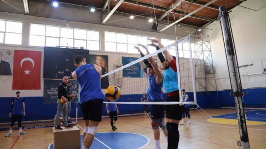 Nazilli Belediyspor Voleybol Takımı final maçlarına hazırlanıyor