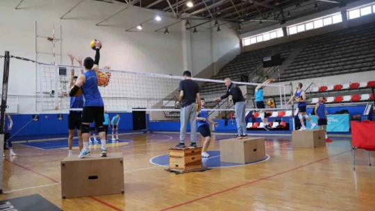 Nazilli Belediyspor Voleybol Takımı final maçlarına hazırlanıyor