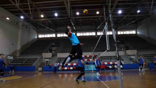 Nazilli Belediyspor Voleybol Takımı final maçlarına hazırlanıyor