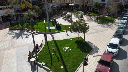 Nazilli Cumhuriyet Meydanı yenilendi