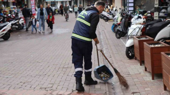 Nazilli'de bir saatte 3 binden fazla izmarit toplandı
