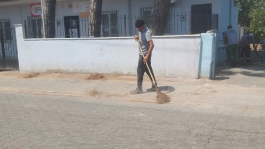 Nazilli'de çevre temizlik çalışmaları sürüyor