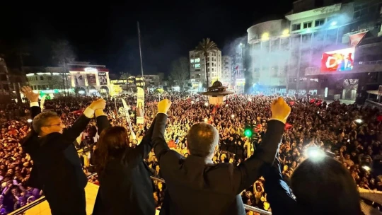 Nazilli'de CHP, zafer kutlaması yaptı