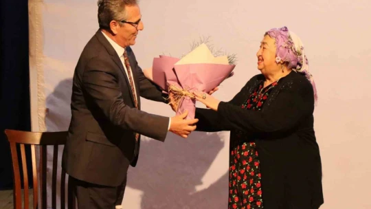 Nazilli'de çocuklar tiyatro gösterisiyle eğlendi