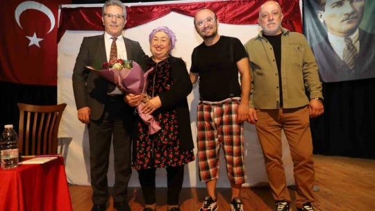 Nazilli'de çocuklar tiyatro gösterisiyle eğlendi