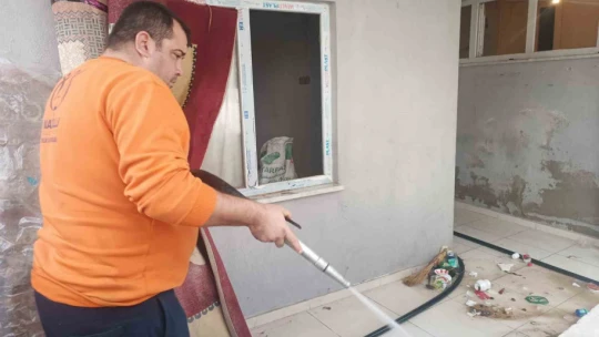 Nazilli'de çöp ev yedinci kez temizlendi