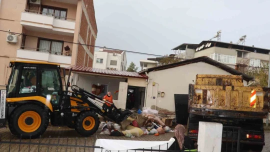 Nazilli'de çöp ev yedinci kez temizlendi