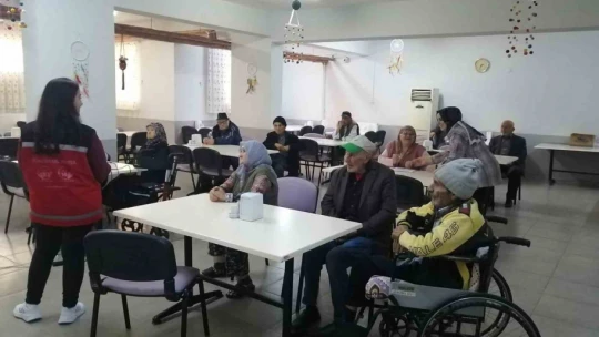 Nazilli'de huzurevi sakinlerine iletişim becerileri eğitimi verildi