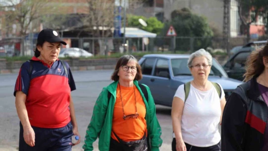 Nazilli'de kadınlar baharı yürüyüşle karşıladı