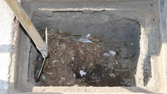 Nazilli'de karayolu güzergahı üzerinde mazgal temizliği yapıldı