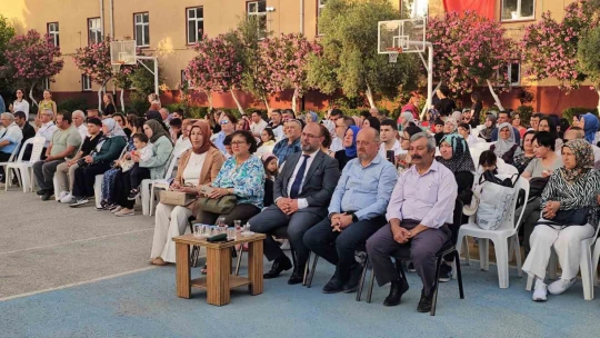 Nazilli'de meslek liselilerinin mezuniyet sevinci
