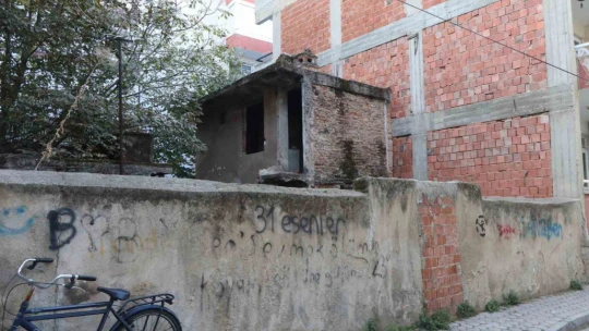 Nazilli'de metruk binaların yıkımı sürüyor