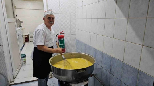 Nazilli'de öğrenciler çorba ile karşılanıyor