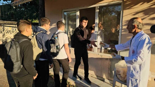 Nazilli'de öğrenciler çorba ile karşılanıyor