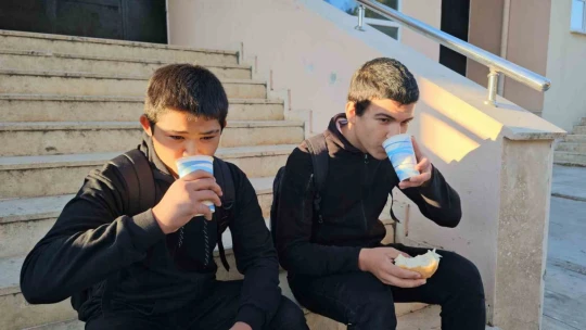 Nazilli'de öğrenciler çorba ile karşılanıyor