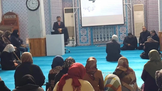 Nazilli'de umre eğitim seminerleri devam ediyor
