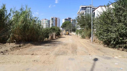 Nazilli'de yeni yol açma çalışmaları sürüyor