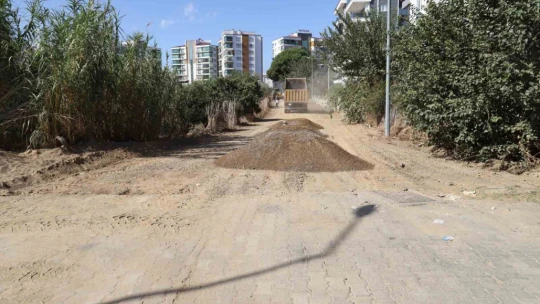 Nazilli'de yeni yol açma çalışmaları sürüyor