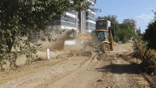Nazilli'de yeni yol açma çalışmaları sürüyor