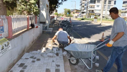 Nazilli'deki mezarlıklarda bakım ve temizlik çalışmalarını sürdürüyor