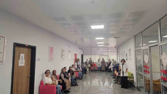 Nazilli Devlet Hastanesi'nde meme kanserine dikkat çekildi
