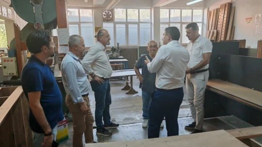 Nazilli İlçe Milli Eğitim Müdürü Şimşek, okul atölyelerinde üretilen mobilyaları inceledi