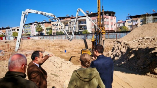 Nazilli Kaymakamı Kan yapımı devam eden okulda incelemelerde bulundu
