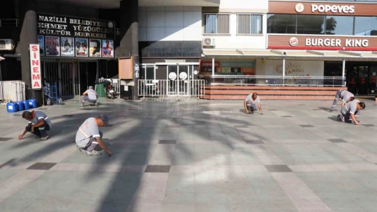 Nazilli meydanı temizilendi