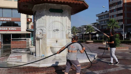 Nazilli meydanı temizilendi