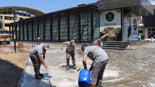 Nazilli meydanı temizilendi