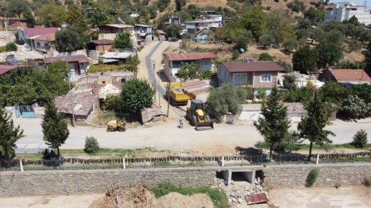 Nazilli Pınarbaşı Mahallesi'nde yol yapım çalışmaları sürüyor