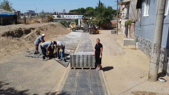 Nazilli Pınarbaşı Mahallesi'nde yol yapım çalışmaları sürüyor