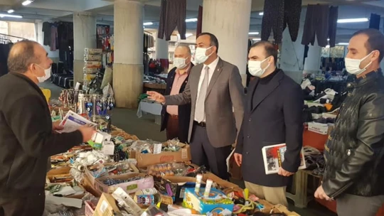CHP'li Sevim ve yönetimi esnaf için sahaya indi