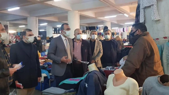 CHP'li Sevim ve yönetimi esnaf için sahaya indi
